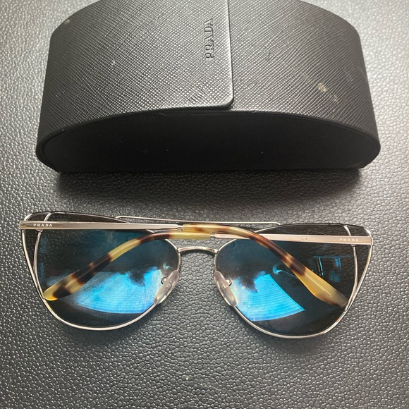 PRADA Stylish Black Aviator Sunglasses - Picture 10 of 17